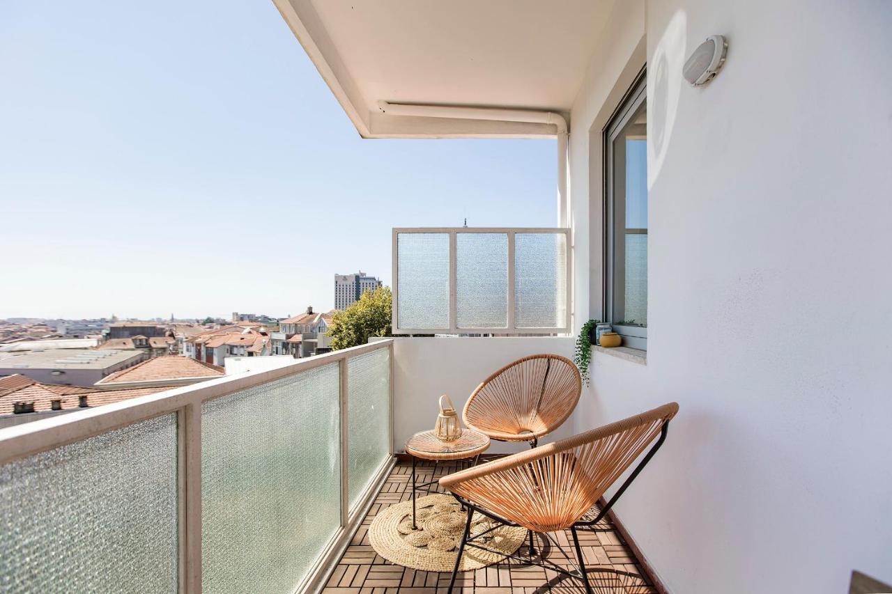 Elegant Studio W/ Ac & Balcony By Lovelystay Porto Zewnętrze zdjęcie
