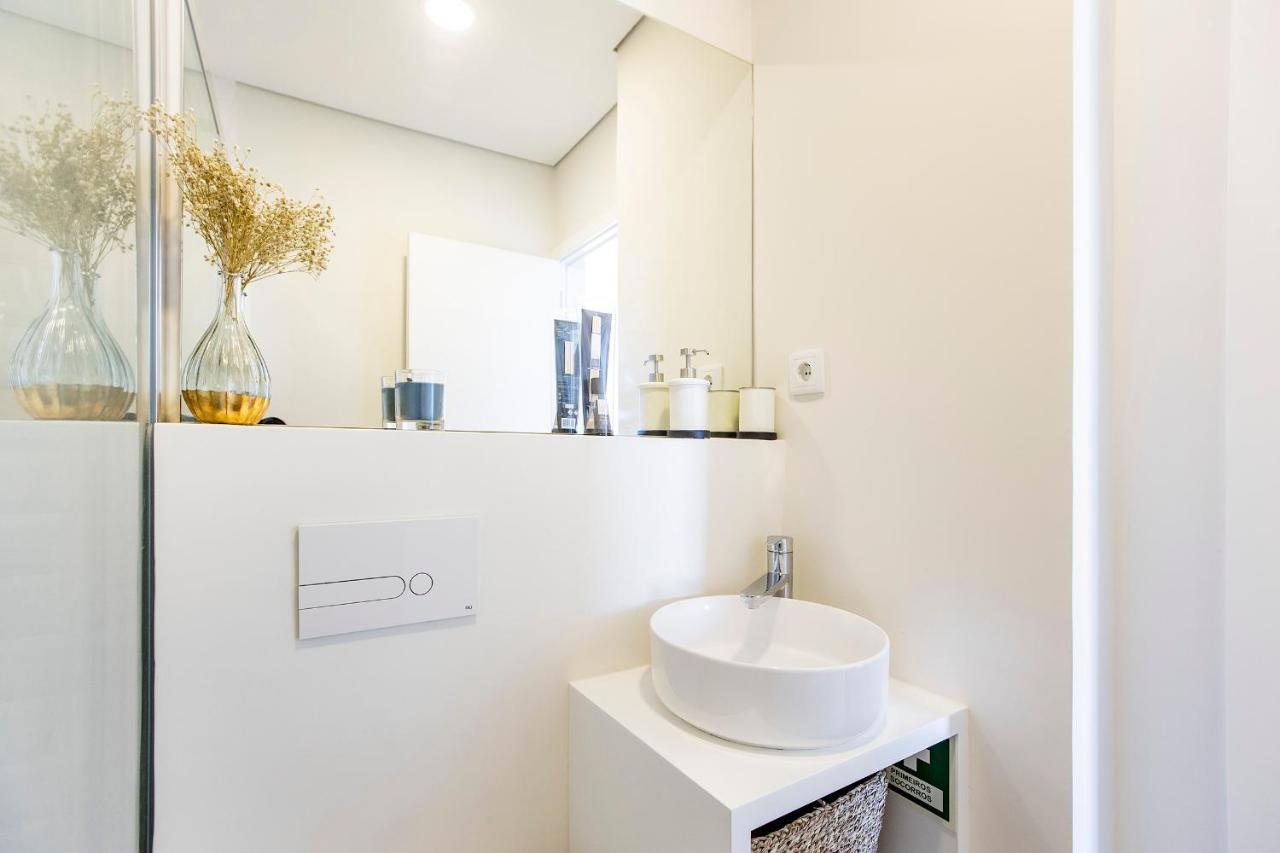 Elegant Studio W/ Ac & Balcony By Lovelystay Porto Zewnętrze zdjęcie