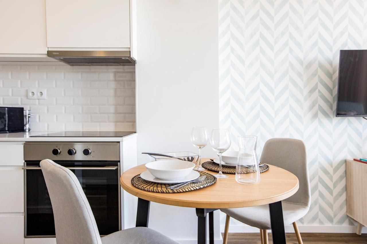 Elegant Studio W/ Ac & Balcony By Lovelystay Porto Zewnętrze zdjęcie